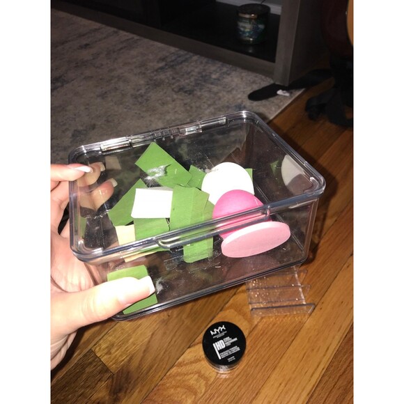 Makeup organization plus extras - Picture 2 of 5